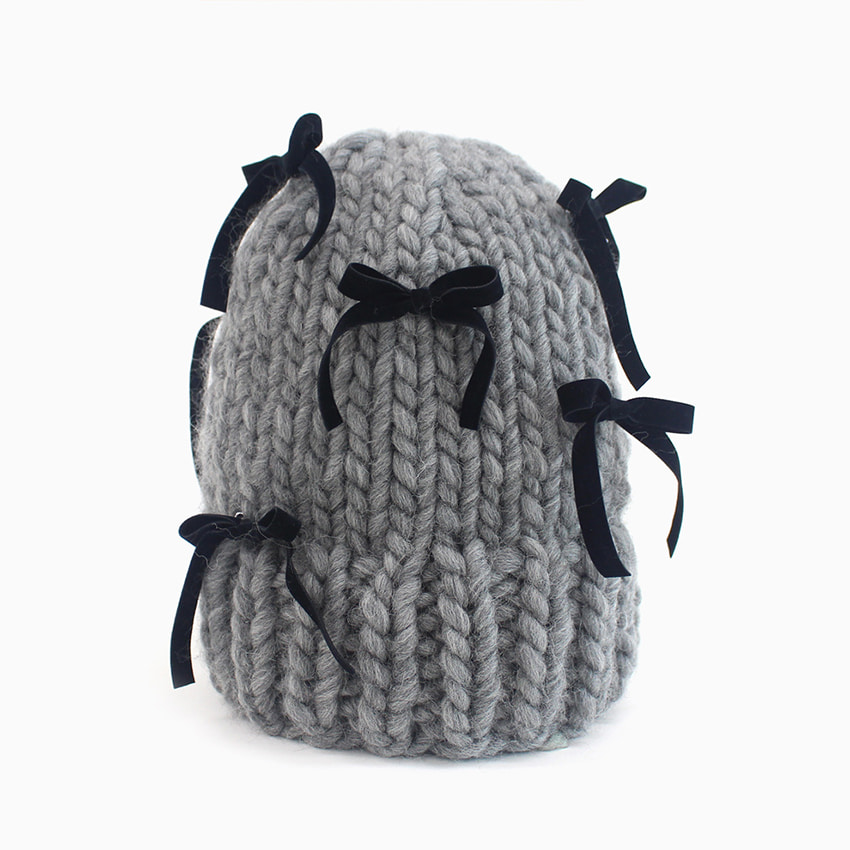 Winter dreamer hat kit (black ribbon)